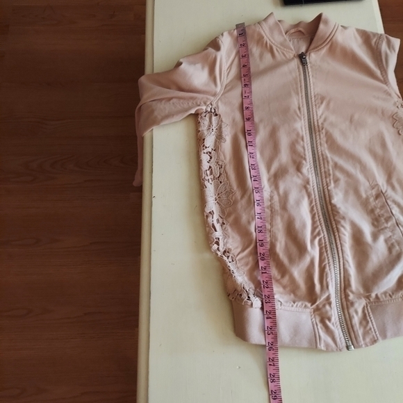 Chelsea28 pink bomber jacket with floral crochet back Sz small - Picture 4 of 9